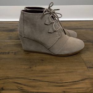 TOMS Kala Desert Taupe Suede Wedge Boot SZ 7